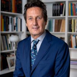 Profesor del Máster en Análisis Económico del Derecho