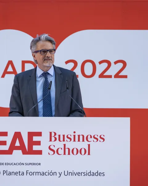 Alberto Granados padrino grad EAE Madrid