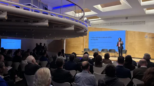Francisco Pérez, de EAE Madrid presentando el Atlas ETF