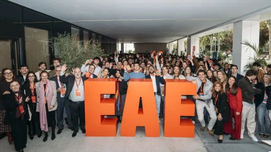 Foto de familia alumnos EAE Madrid