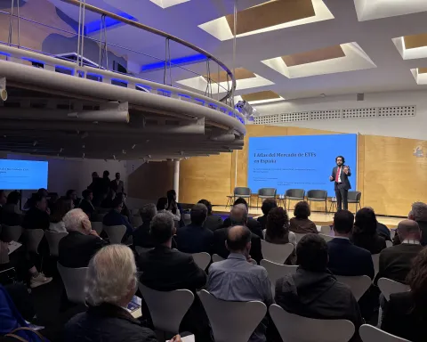 Francisco Pérez, de EAE Madrid presentando el Atlas ETF